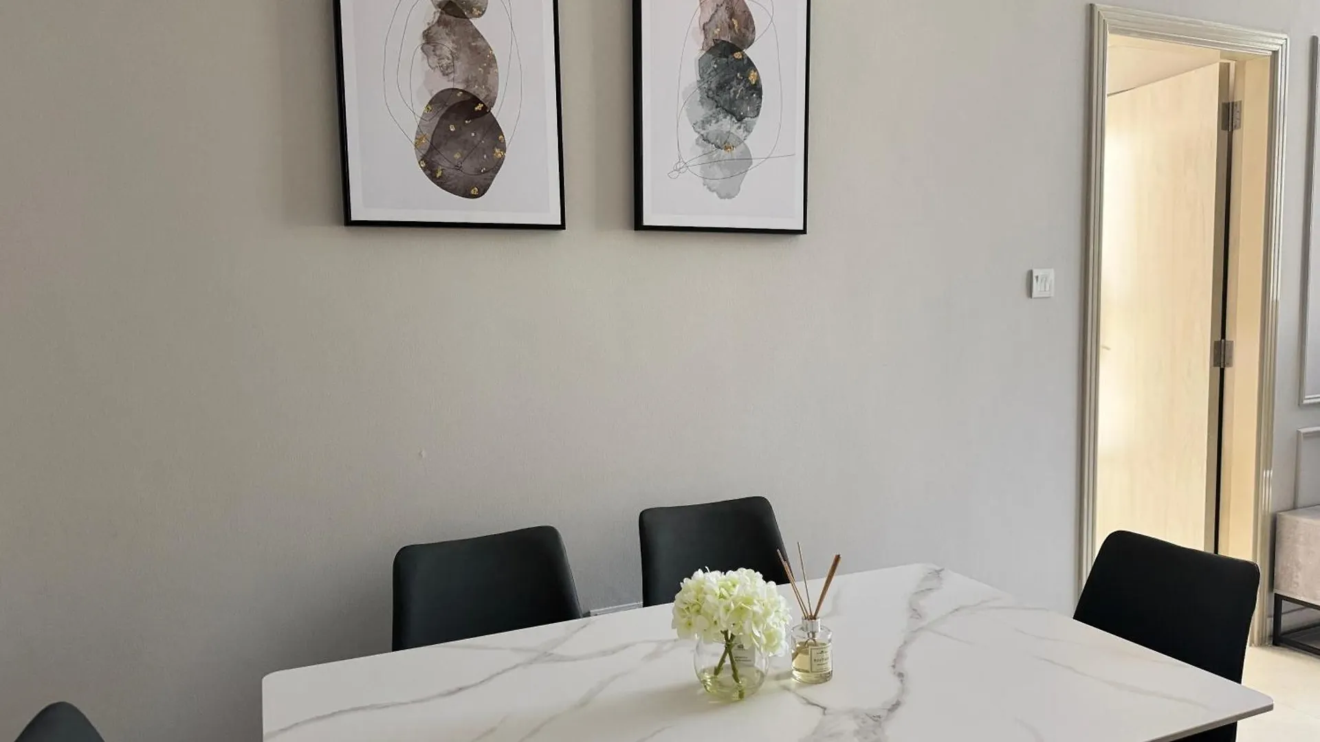 Cozy 1 Bedroom Apartment At Afnan 2 Dubai United Arab Emirates