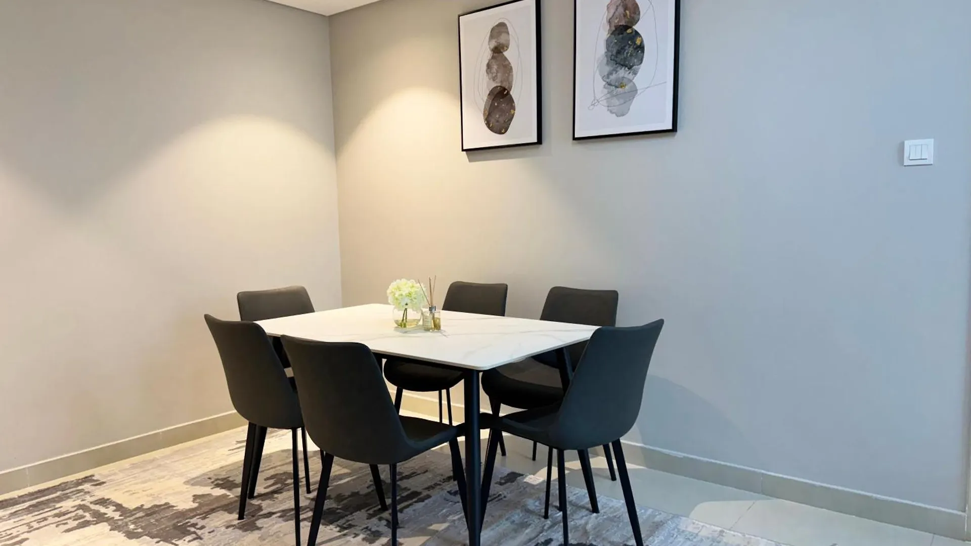 Cozy 1 Bedroom Apartment At Afnan 2 Dubai 0*,